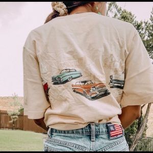 Cute oversized yellow t-shirt with vintage cars 🚗